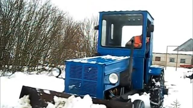 Уборка снега самодельным минитрактором. смотреть онлайн