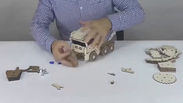 Краткий видео-обзор по сборке конструктора "Спецтехника. Бетономешалка" смотреть онлайн