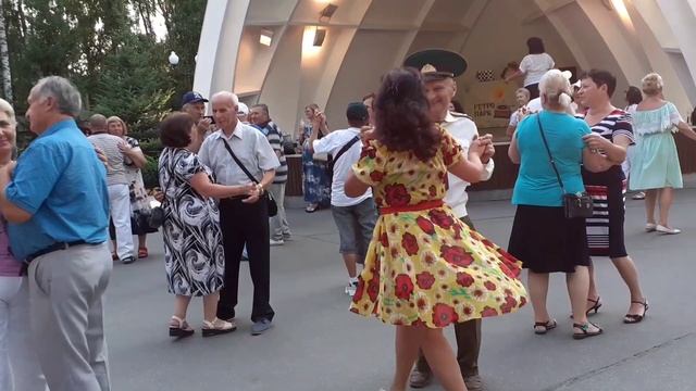 Я ИДУ ТЕБЕ НАВСТРЕЧУ! СЧАСТЛИВЫЕ МОМЕНТЫ ИЗ ПАРКА ГОРЬКОГО ХАРЬКОВ ТАНЦЫ смотреть онлайн