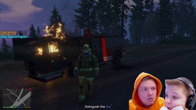 ПОЛИЦЕЙСКИЕ против ПОЖАРНЫХ в GTA5!!! Работаем на ПОЖАРНОЙ МАШИНЕ смотреть онлайн