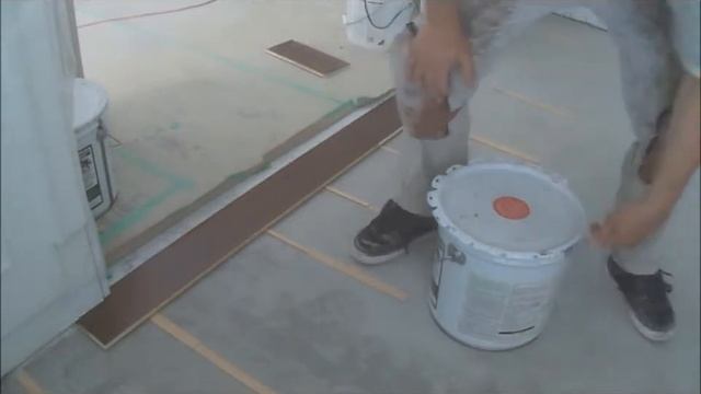 How to Install Engineered Hardwood Flooring on Concrete with a Wood Shim Part 2 of 4 смотреть онлайн