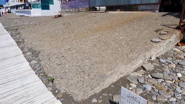 Самый дешевый пляж в Лазаревском! Август 2022 ?ЛАЗАРЕВСКОЕ СЕГОДНЯ?СОЧИ. смотреть онлайн