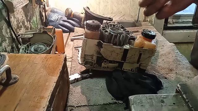 Как снять и поставить масляный насос на пиле STIHL MS180 элементарно) смотреть онлайн