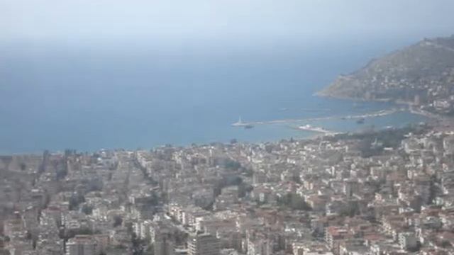 Вид на турецкий город Аланью с горы смотреть онлайн