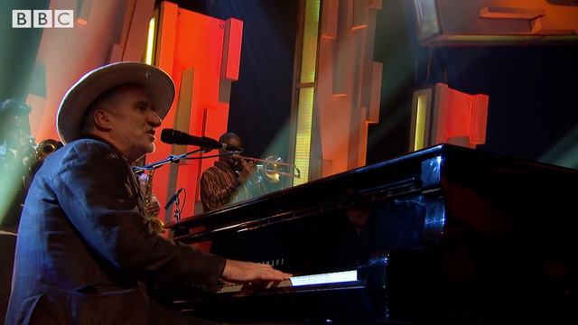 Jon Cleary performs Dyna-Mite on Later... with Jools Holland смотреть онлайн