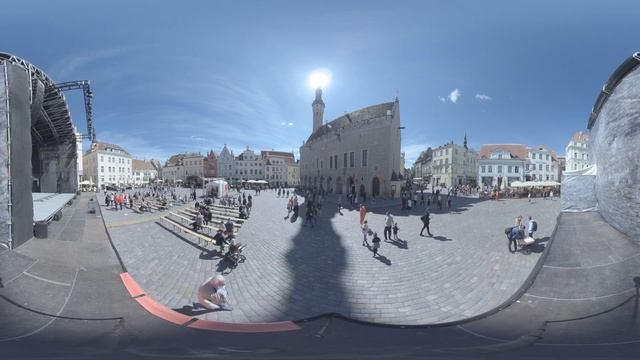 Ратушная площадь в Таллинне 360° 8К смотреть онлайн