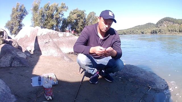 Ловля рыбы на реке Катунь Копченая рыба на костре рыбалка на Алтае Бирюзовая Катунь Поход на Алтай смотреть онлайн