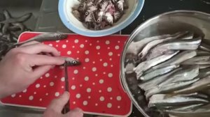 как быстро чистить корюшку       #корюшка, #чиститькорюшку