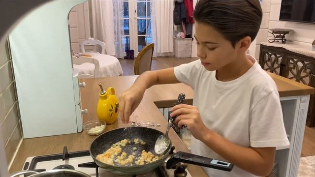 Харламов Платон готовит. Паста по итальянски с черными макаронами #итальянскаяпаста смотреть онлайн