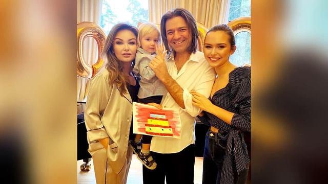 Дмитрий Маликов показал семью в полном составе после слухов о разводе смотреть онлайн