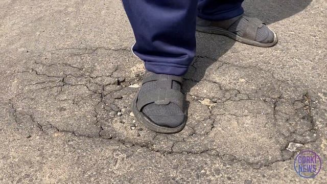 На въезде на новую дорогу повреждена труба для отвода воды смотреть онлайн