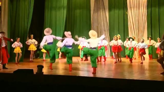 «Ходить гарбуз по городу» Народний художній хореографічний колектив «Мрія» Конотоп смотреть онлайн