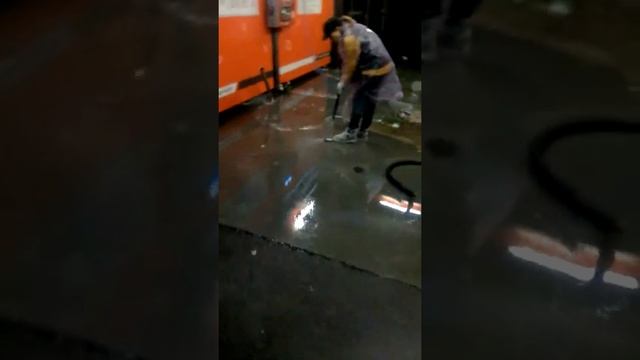 Нужно помыть пылесос!? ( В 22:24) смотреть онлайн