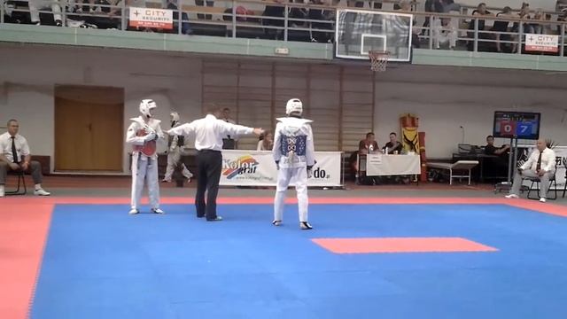 Соревнования в Польше (досрочная победа ) нагдаун , удары в голову , taekwondo смотреть онлайн