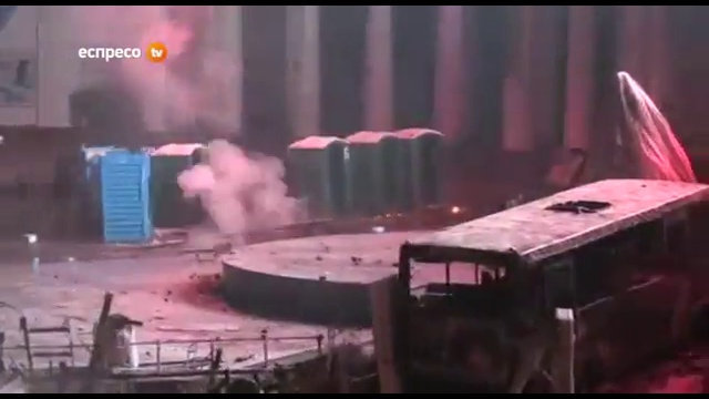 Новое оружие Майдана - боевые туалеты, Киев, 2014 г. смотреть онлайн