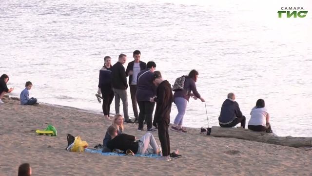 В Струковском саду проверили, соблюдают ли самарцы социальную дистанцию и масочный режим смотреть онлайн