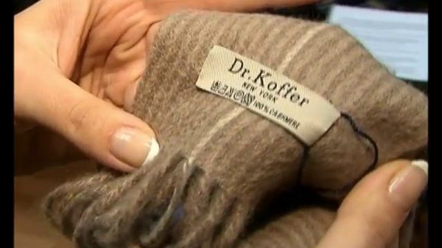 Как завязывать шарф мужчинам. Советы от Dr.Koffer смотреть онлайн