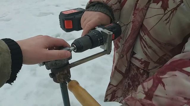 Ледобур из шуруповерта своими руками смотреть онлайн