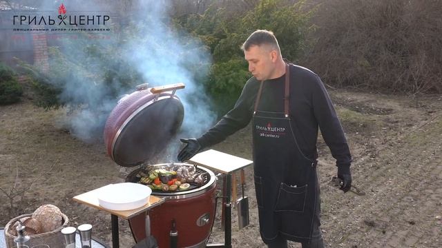 Каре ягнёнка с овощами на керамическом гриле Monolith Classic 2.0 смотреть онлайн