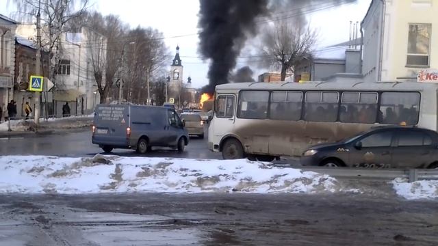 Сгорел автобус в г. Шуя. 22.03.2018 смотреть онлайн
