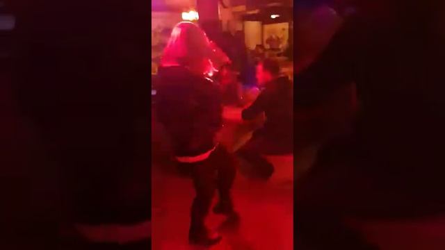 Танцы в кафе смотреть онлайн