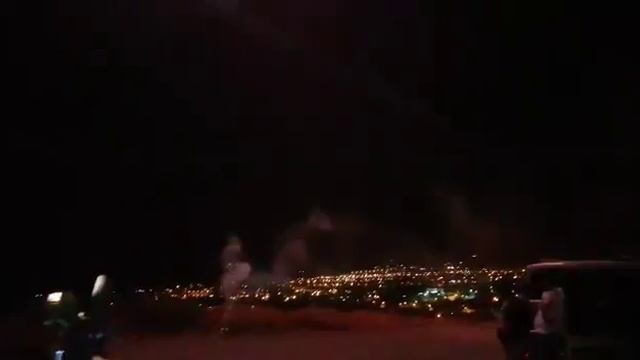 Сегодня, 12 августа,Цхинвалом прозвучал праздничный салют в честь Дня Победы смотреть онлайн