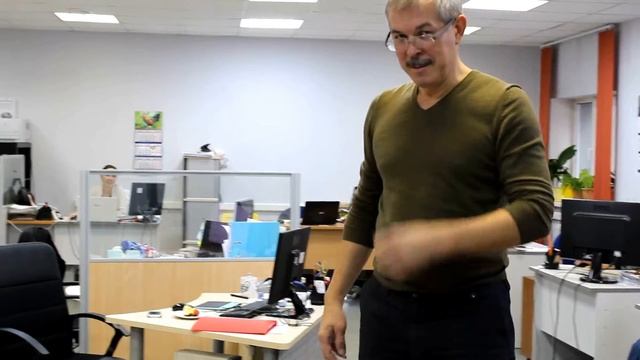 Будни офисной жизни :) смотреть онлайн