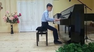 В.А. Моцарт Сонатина до мажор. Исполняет Бекиров Асан 4 класс Нижнегорская ДШИ.