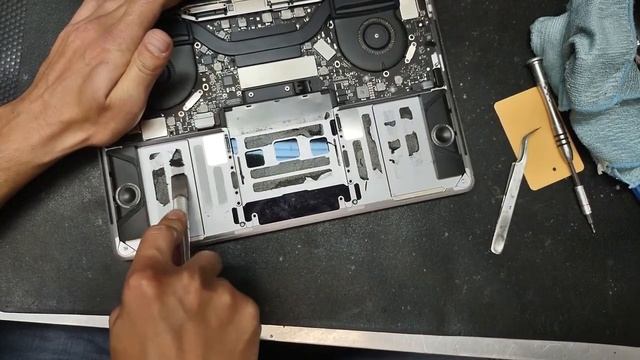 MacBook pro A1706 2016/2017 battery replacement смотреть онлайн