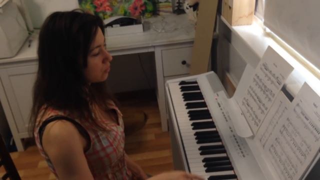 КАК СОЕДИНИТЬ РУКИ ПРИ ИГРЕ НА ПИАНИНО ? смотреть онлайн