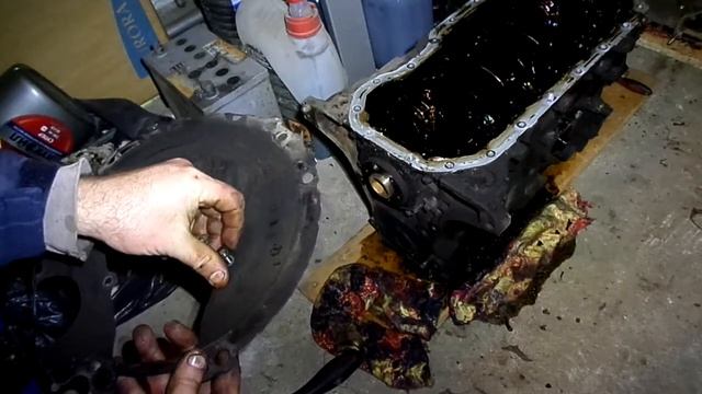 63 Снятие  кожуха маховика двигателя  Джили МК  копия  двгателя TOYOT A4 FE