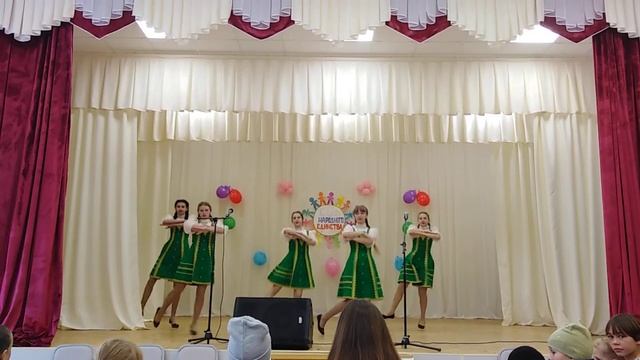 Танец на День народного единства смотреть онлайн