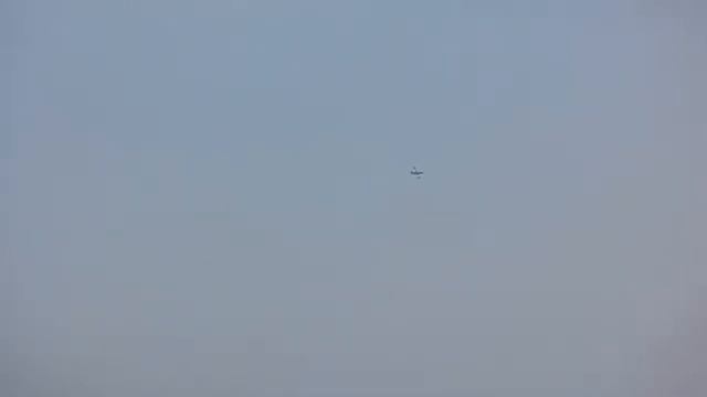 Авиация. Самолеты на день города - фигуры высшего пилотажа. С интересного ракурса - ниже горизонта смотреть онлайн