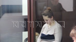 Воспитательница детского дома задержана за попытку убить свою маленькую дочь,которую бросила в стену