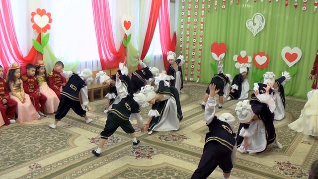 Утренник 8 Марта 2018 в старшей группе.Муз. рук. Максюта Г. В.