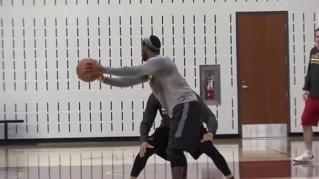 Cavaliers Kyrie Irving on the practice court after sitting out Game 3 of Eastern Conference Finals смотреть онлайн
