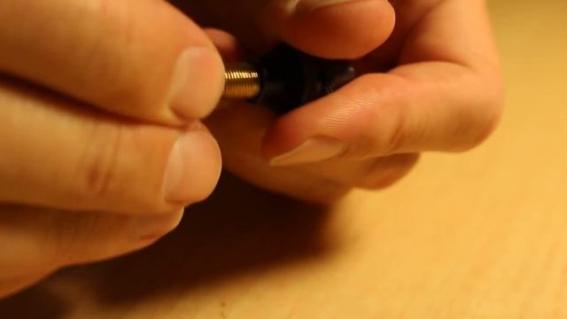 о том чем сверлить очень маленькие отверстия.