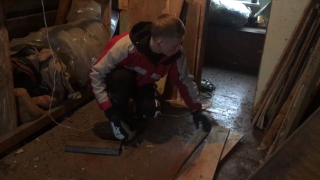 В 18 лет восстанавливаю СТАРУЮ ДАЧУ? Разбор Чердака #заброшеннаядача #дача #своимируками смотреть онлайн