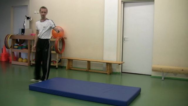 Кувырок назад в стойку ноги врозь смотреть онлайн