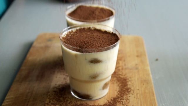 Десерты которые съедаются за пару минут! 4 ВКУСНЫХ Рецепта в СТАКАНЧИКАХ без выпечки! смотреть онлайн