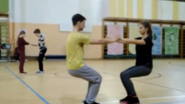 Упражнения для обучению основам ведения и взаимодействия в латиноамериканских бальных танцах смотреть онлайн