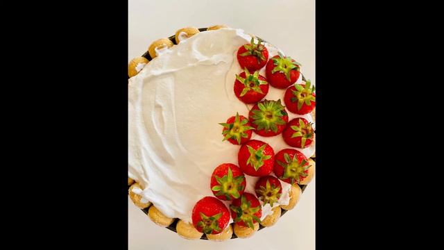 Torta di fragole con crema di panna montata e ricotta смотреть онлайн