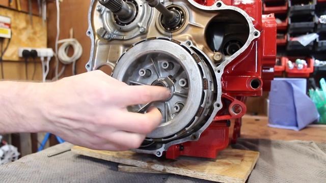Honda GL1100 Cafe Racer Build Part 2 - Clutch and Water Pump смотреть онлайн