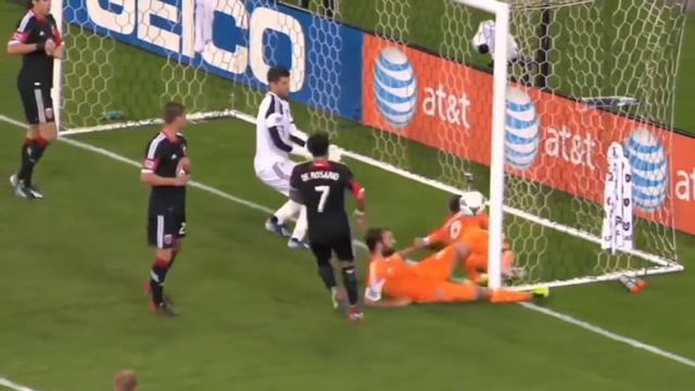 МОМЕНТЫ КОГДА ЗАЩИТНИКИ СПАСАЛИ ВОРОТА ЛЮБОЙ ЦЕНОЙ смотреть онлайн