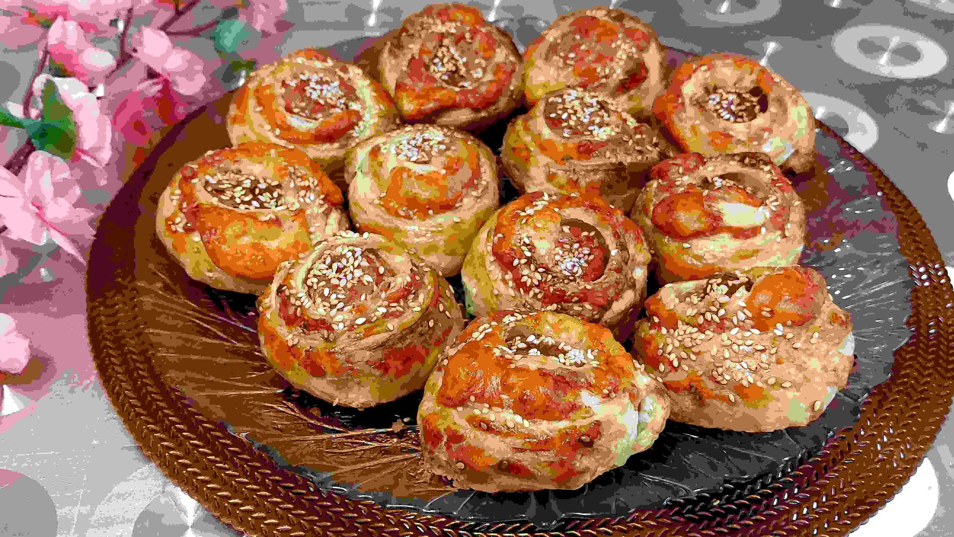 СЛОЙКИ С СОСИСКАМИ И СЫРОМ,САМЫЙ БЫСТРЫЙ И ВКУСНЫЙ РЕЦЕПТ! смотреть онлайн