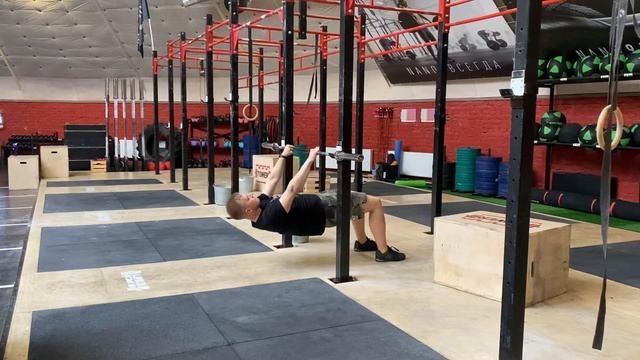 Горизонтальные подтягивания на низком турнике смотреть онлайн