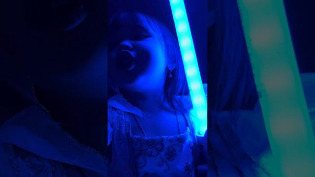 Miabelle and the Lightsaber from Disneyland star war’s toy! #lightsaber #starwars #disney смотреть онлайн