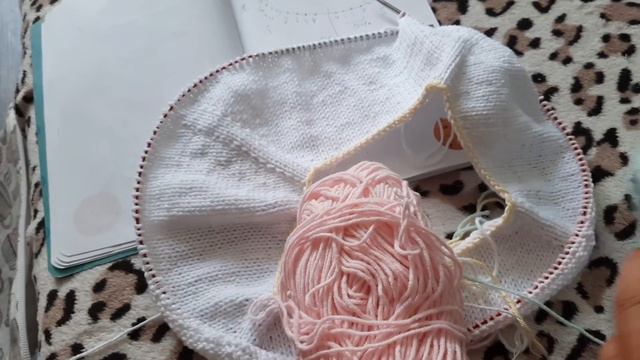 Джемпер с ДВУМЯ РОСТКАМИ!!! Переиграла процесс. Vlog #вязаниеспицами #knitting смотреть онлайн