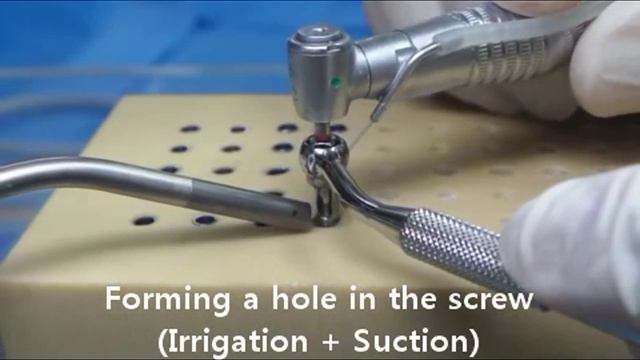 ESR KIT Caso 2 Eliminar el tornillo girando la SR Tip en el agujero смотреть онлайн