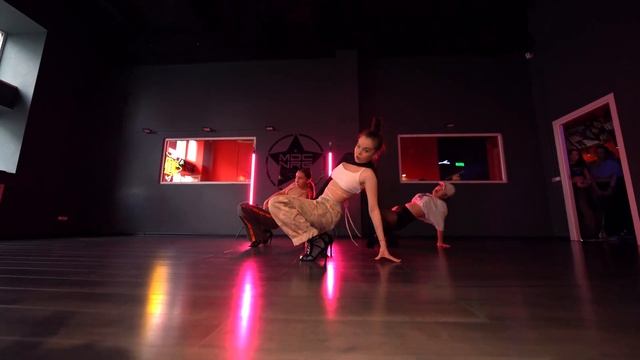 Анна Малышева // High-heels Choreo (Сокол) смотреть онлайн